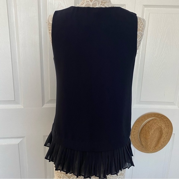 Banana Republic v neck navy sleeveless top ruffle hem tank sheer fabric size S - Picture 4 of 13